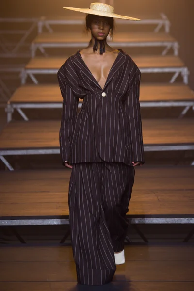 Look 11
